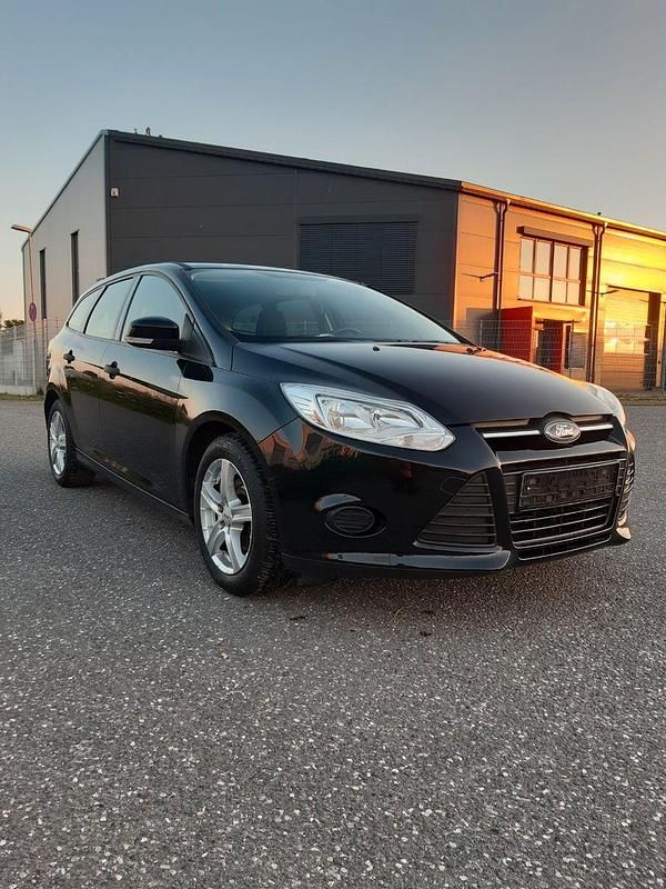 Gebraucht Ford Focus Ambiente 101 PS (74 kW) 2014 Schwarz Kombi