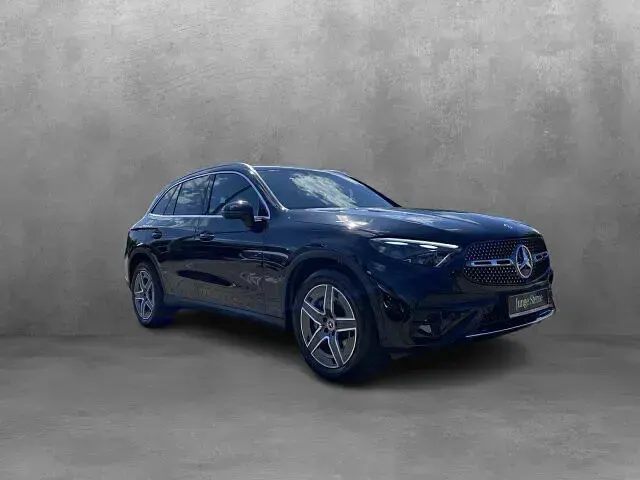Gebraucht Mercedes GLC200 AMG line 204 PS (150 kW) 2025 Metalliclack obsidianschwarz SUV
