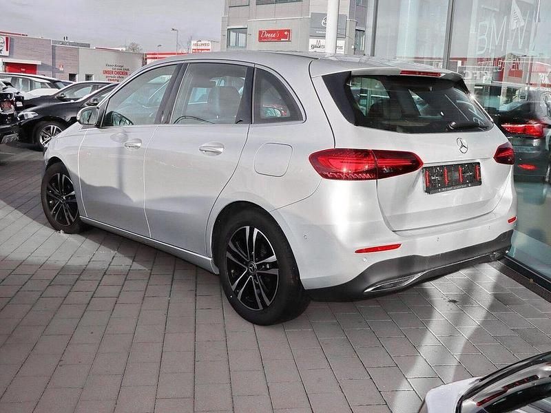 Gebraucht Mercedes B200 150 PS (110 kW) 2023 Grau Van / Kleinbus
