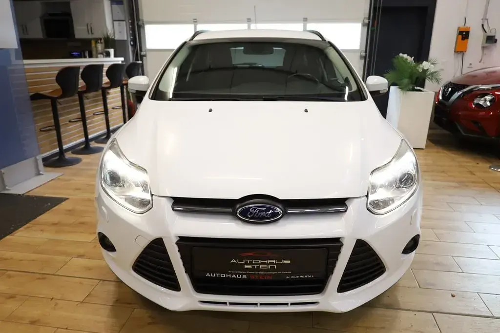 Gebraucht Ford Focus SYNC Edition 150 PS (110 kW) 2014 Weiß Limousine