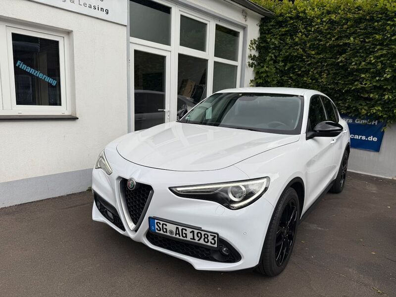 Weiß Gebraucht 2017 Alfa Romeo Stelvio Super SUV | 21.999 € (Teuer) - Bild 1/4