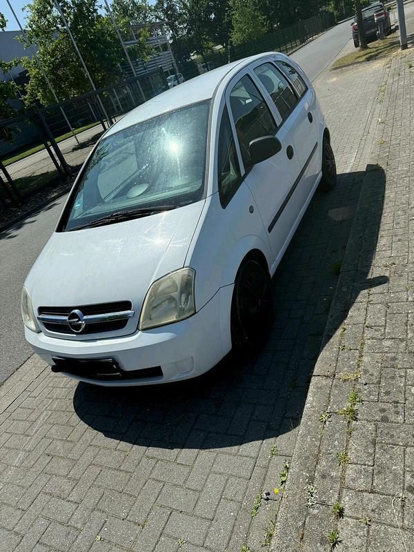 Weiß Gebraucht 2004 Opel Meriva Van / Kleinbus | 600 € (Superpreis) - Bild 1/4