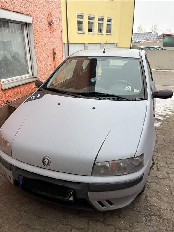 Grau Gebraucht 2002 Fiat Punto Limousine | 999 € (Fairer Preis) - Bild 1/4