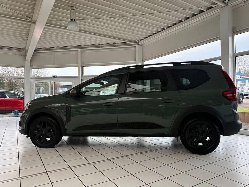 Grün Gebraucht 2024 Dacia Jogger Extreme Van / Kleinbus | 19.950 € (Fairer Preis) - Bild 1/4