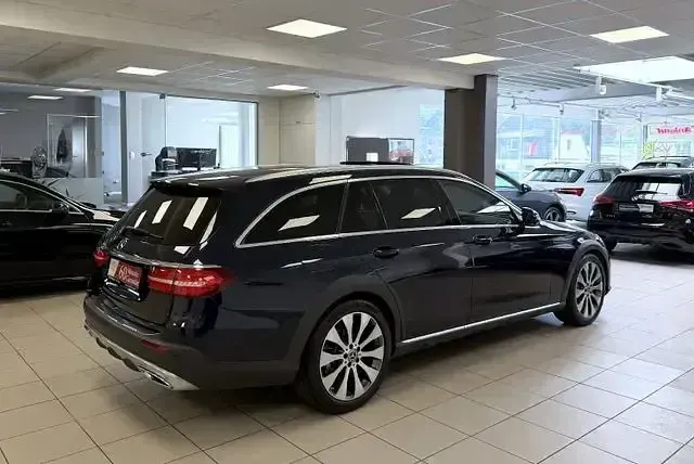 Gebraucht Mercedes E220 All-Terrain 194 PS (142 kW) 2018 Cavansitblau met. Kombi