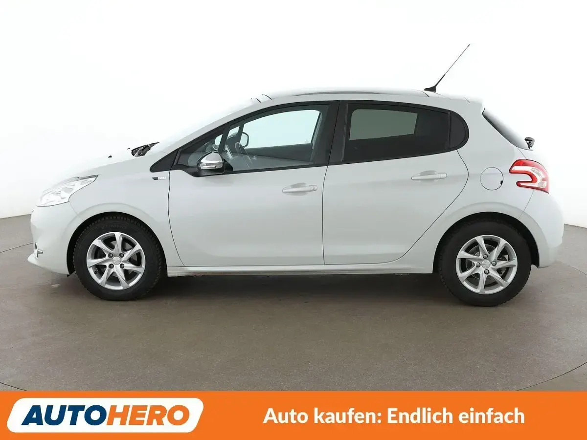 Gebraucht Peugeot 208 Style 99 PS (72 kW) 2015 Weiß Kleinwagen