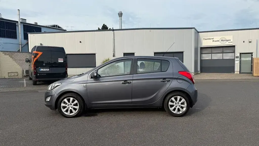 Gebraucht Hyundai i20 Classic 86 PS (63 kW) 2015 Grau Limousine