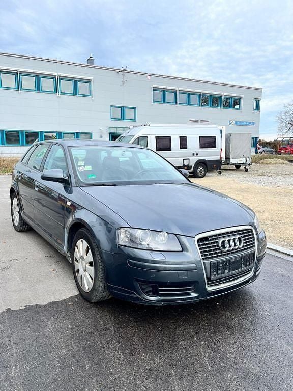 Grau Gebraucht 2007 Audi A3 Attraction Limousine | 2.200 € (Superpreis) - Bild 1/4