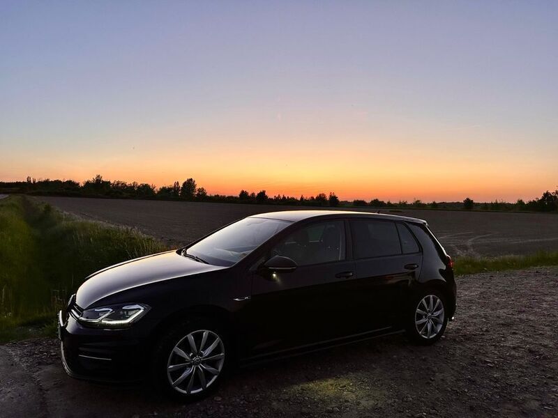 Schwarz Gebraucht 2017 VW Golf VII Highline Limousine | 16.500 € (Fairer Preis) - Bild 1/4