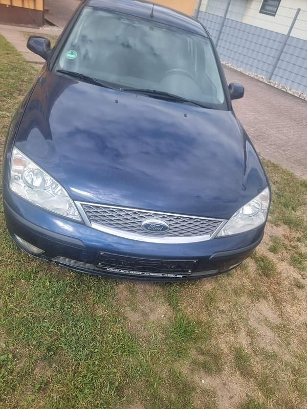Blau Gebraucht 2004 Ford Mondeo Limousine | 444 € (Superpreis) - Bild 1/4