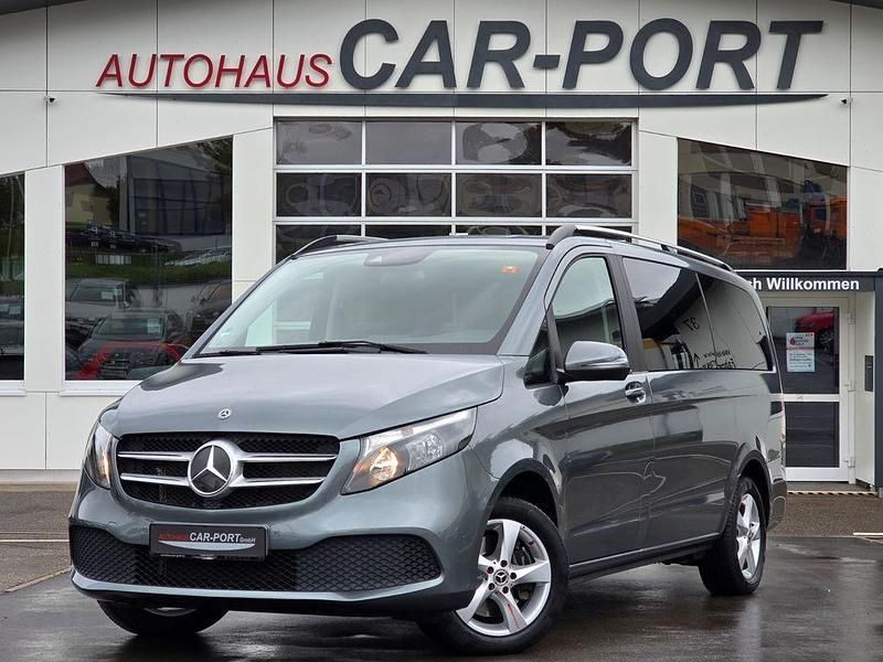 Grau Gebraucht 2019 Mercedes V250 Edition Van / Kleinbus | 48.990 € (Teuer) - Bild 1/4