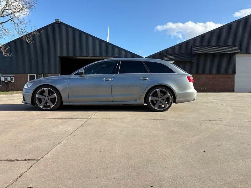 Usado Audi A6 245 HP (180 kW) 2014 Prateado Carrinha