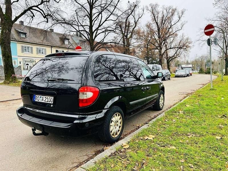 Gebraucht Chrysler Voyager 147 PS (108 kW) 2005 Schwarz Van / Kleinbus