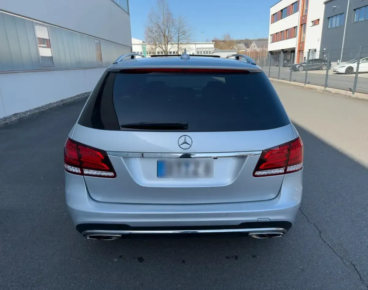 Gebraucht Mercedes E220 AMG 170 PS (125 kW) 2015 Silber Kombi