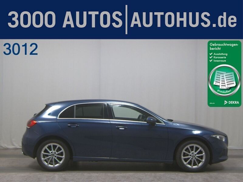 Blau Gebraucht 2020 Mercedes A180 Progressive Limousine | 19.480 € (Superpreis) - Bild 1/4