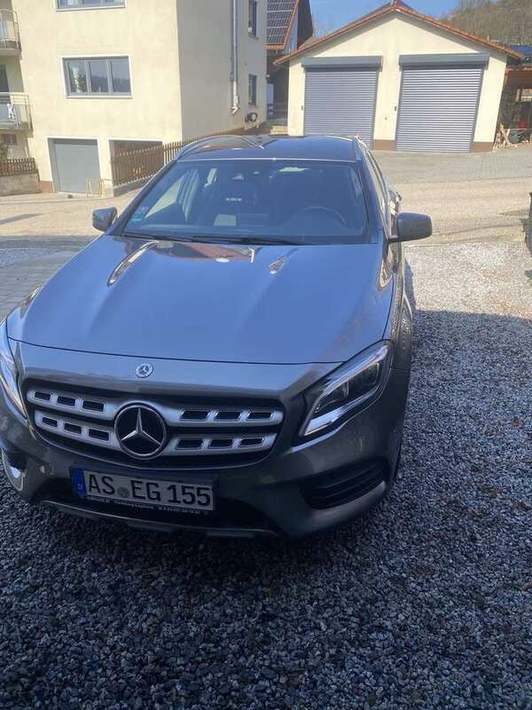 Grau Gebraucht 2019 Mercedes GLA200 SUV | 24.990 € (Fairer Preis) - Bild 1/4