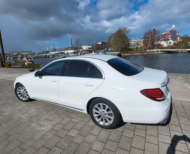 Gebraucht Mercedes E220 Avantgarde 194 PS (142 kW) 2017 Limousine