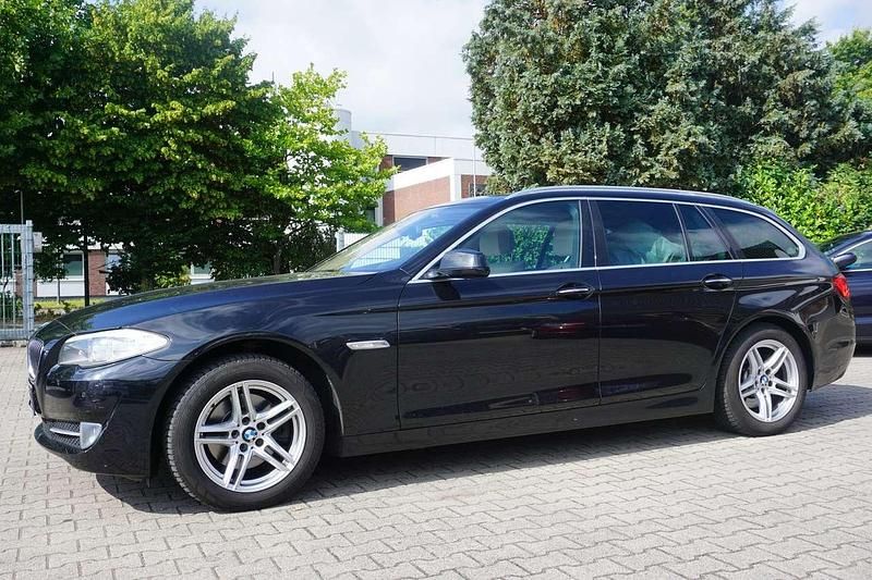 Schwarz Gebraucht 2013 BMW 520 Kombi | 9.899 € (Fairer Preis) - Bild 1/4