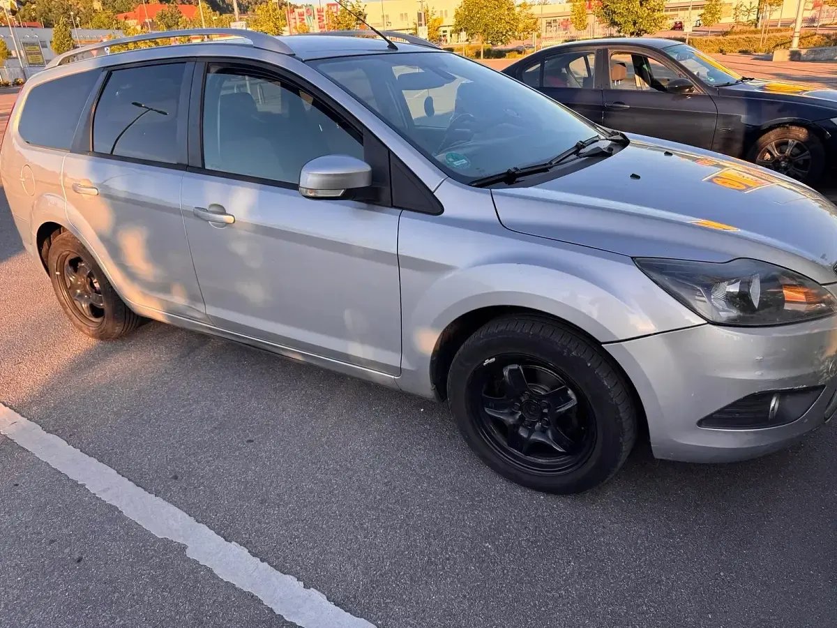Gebraucht Ford Focus 125 PS (91 kW) 2009 Silber Kombi
