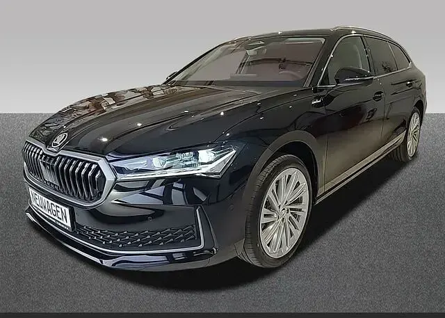 Gebraucht Skoda Superb LAURIN & KLEMENT 150 PS (110 kW) 2022 Schwarz Kombi