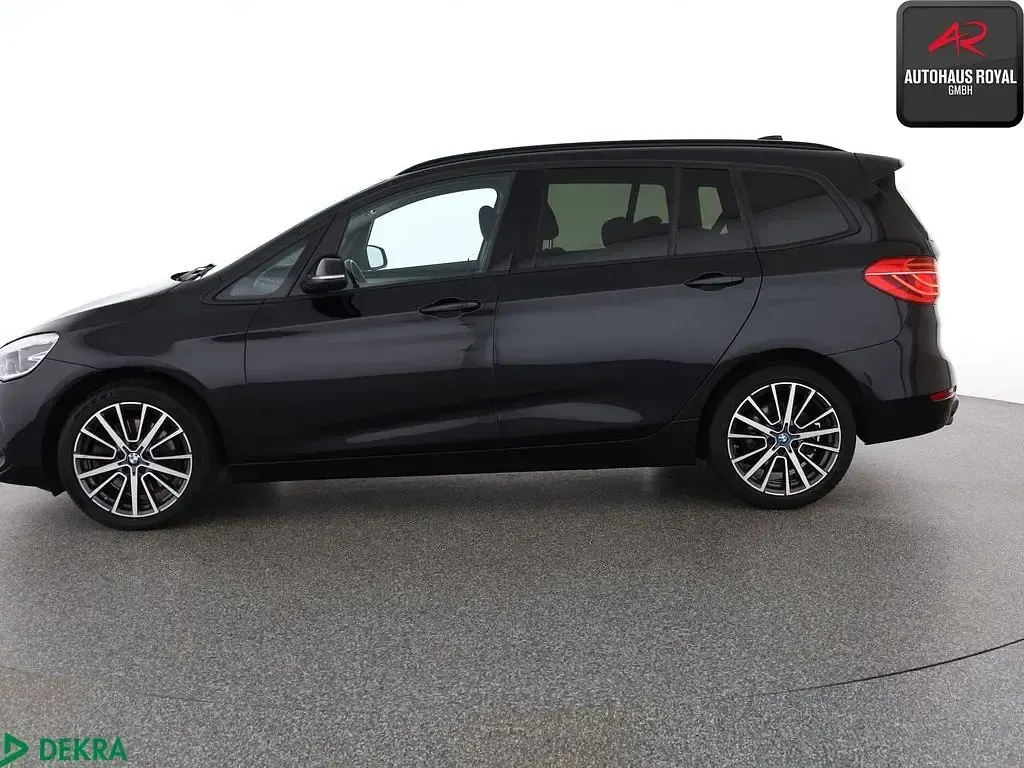 Gebraucht BMW 220 Gran Tourer Advantage 190 PS (139 kW) 2022 Schwarz Van / Kleinbus