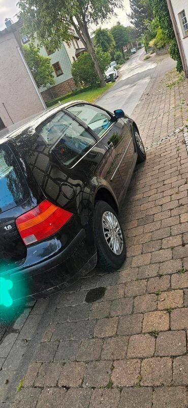 Schwarz Gebraucht 2002 VW Golf IV Kleinwagen | 400 € (Superpreis) - Bild 1/4