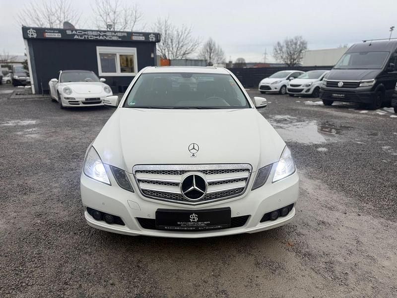 Gebraucht Mercedes E250 AMG 204 PS (150 kW) 2010 Weiß Limousine