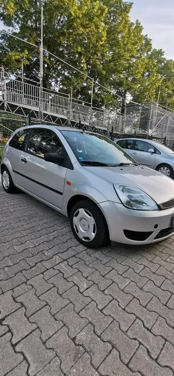 Gebraucht Ford Fiesta 68 PS (50 kW) 2005 Silber Kleinwagen