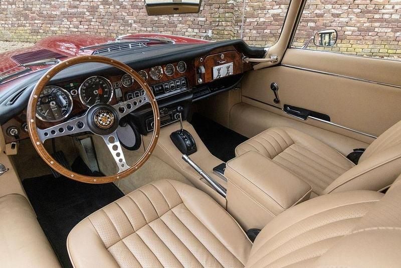 Begagnad Jaguar E-Type 265 HK (194 kW) 1969 Röd Sportkupé