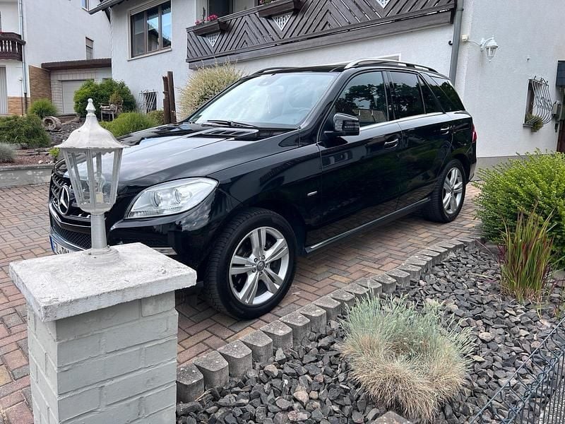 Schwarz Gebraucht 2011 Mercedes ML350 SUV | 14.000 € (Superpreis) - Bild 1/4