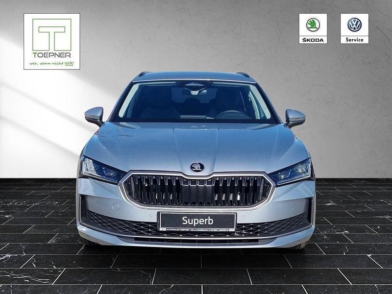 Neu Skoda Superb Selection 150 PS (110 kW) 2026 Silber Kombi