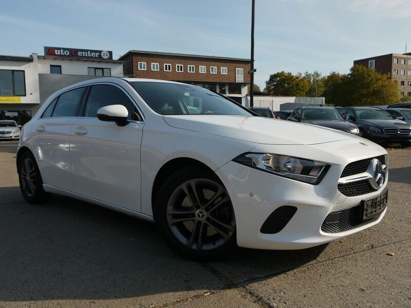 Polarweiss Gebraucht 2019 Mercedes A220 Limousine | 19.999 € (Superpreis) - Bild 1/4