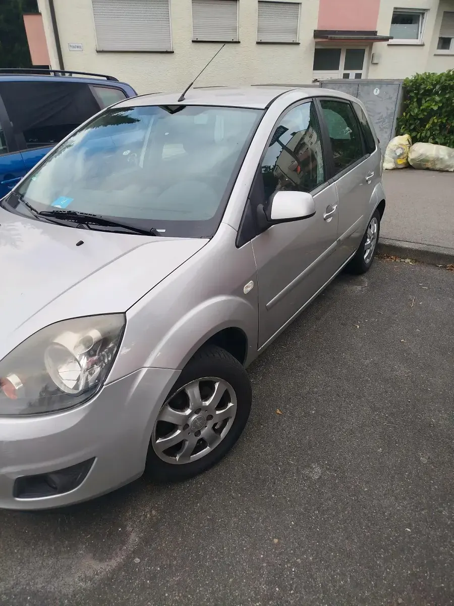 Gebraucht Ford Fiesta 80 PS (58 kW) 2008 Grau Kleinwagen