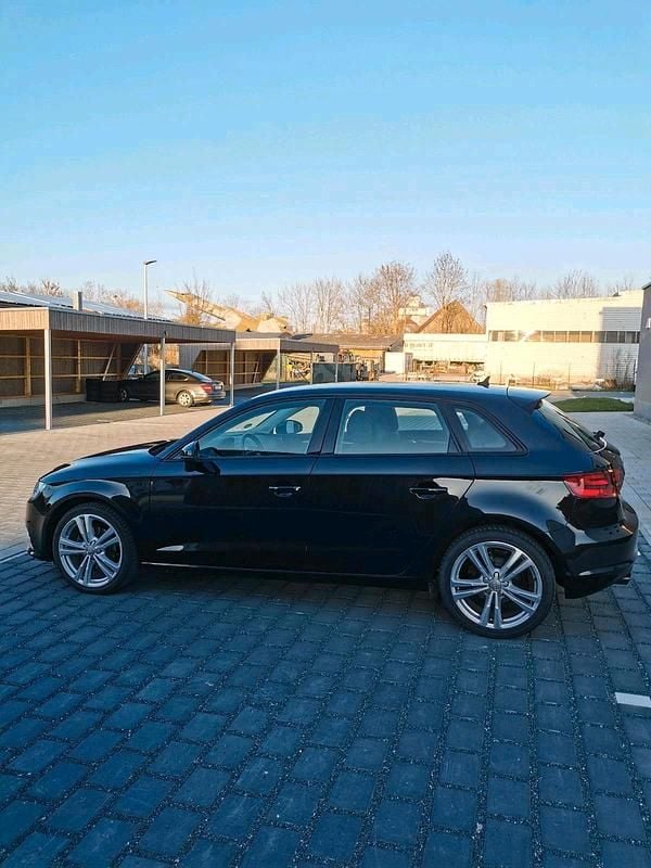 Gebraucht Audi A3 Sportback 105 PS (77 kW) 2014 Schwarz Kleinwagen