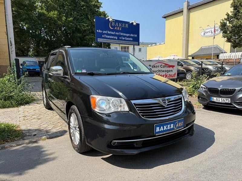Schwarz Gebraucht 2014 Lancia Voyager Platinum Van / Kleinbus | 11.990 € (Fairer Preis) - Bild 1/4