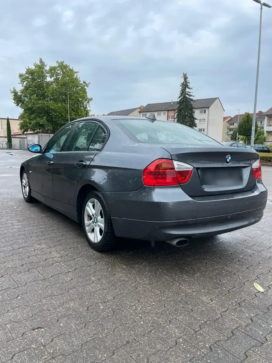 Gebraucht BMW 320 170 PS (125 kW) 2008 Grau Limousine