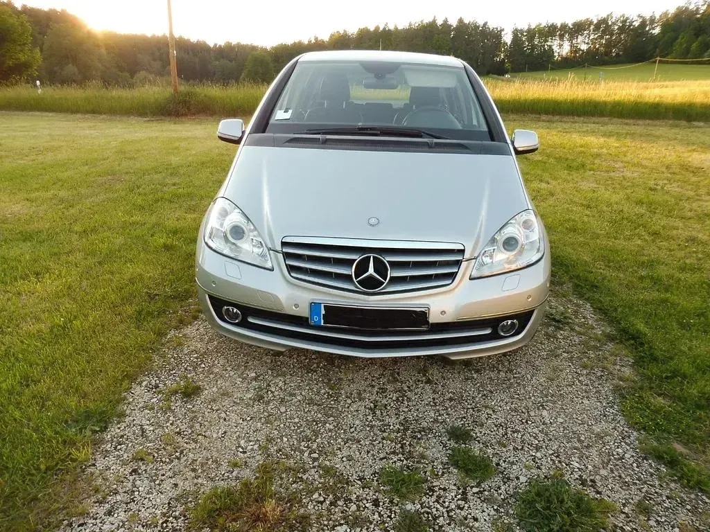 Używany Mercedes A150 Elegance 95 KM (69 kW) 2008 Srebrny Sedan/Limuzyna