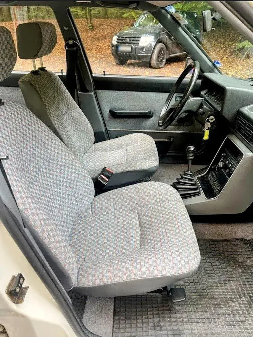 Używany Renault R9 60 KM (44 kW) 1987 Biały Sedan/Limuzyna