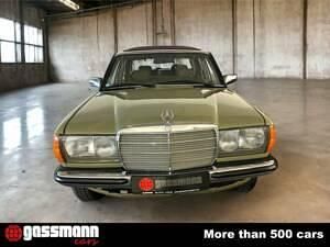 Gebraucht Mercedes 200 109 PS (80 kW) 1983 Grün Limousine