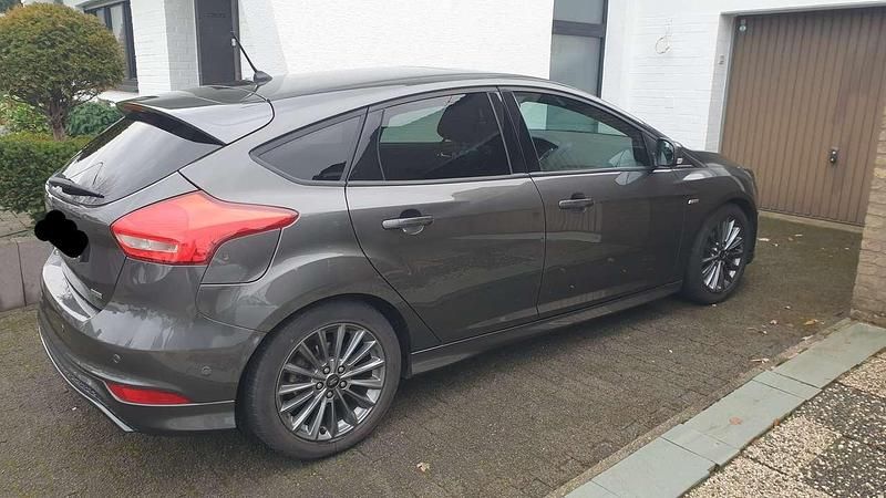 Gebraucht Ford Focus ST-Line 140 PS (102 kW) 2018 Grau Limousine