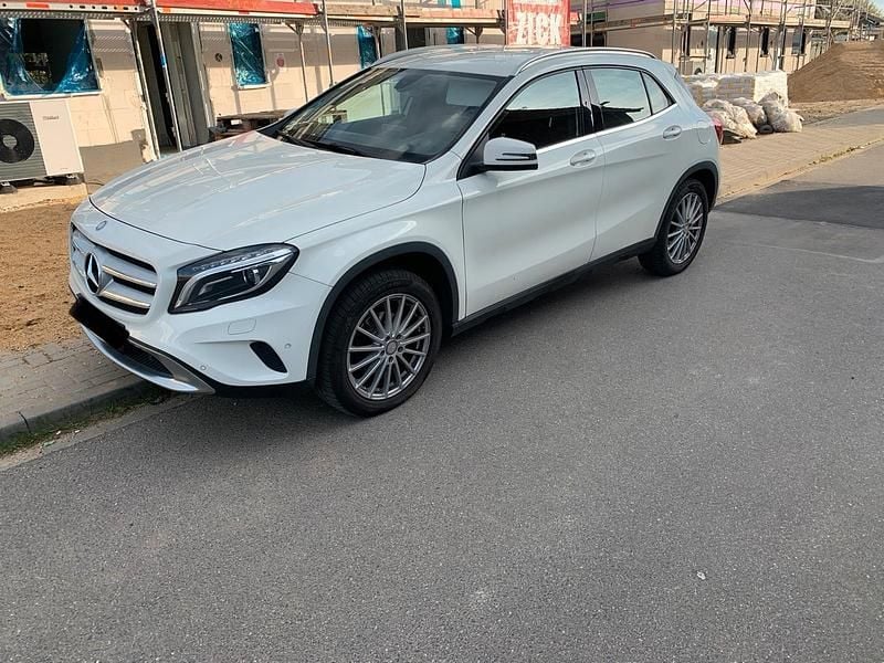 Gebraucht Mercedes GLA200 156 PS (114 kW) 2016 Weiß SUV