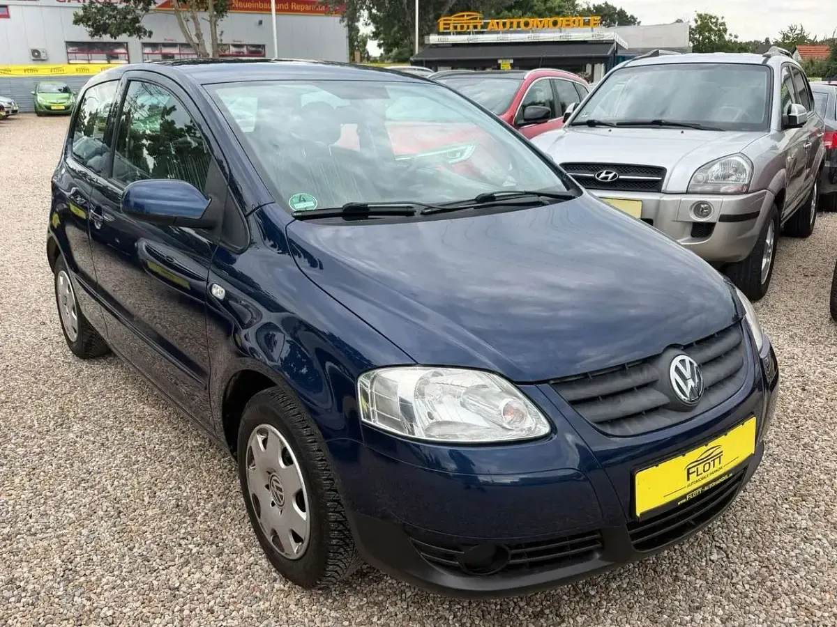 Gebraucht VW Fox Basis 54 PS (39 kW) 2010 Indigoblau perleffekt Kleinwagen