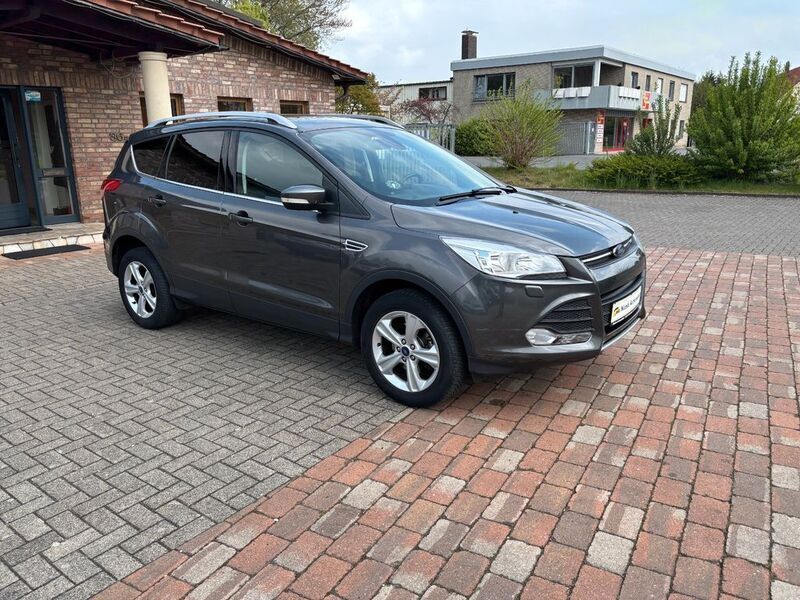 Grau Gebraucht 2015 Ford Kuga SYNC Edition SUV | 9.390 € (Fairer Preis) - Bild 1/4