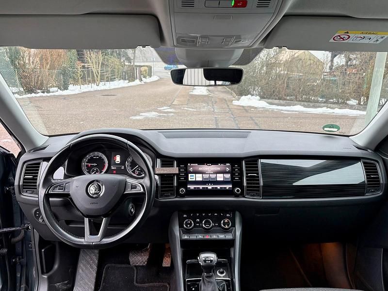 Grau Gebraucht 2018 Skoda Kodiaq Style SUV | 21.900 € (Teuer) - Bild 1/4