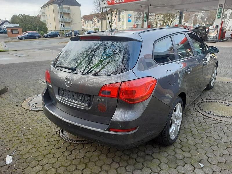 Gebraucht Opel Astra Edition 110 PS (80 kW) 2011 Grau Kombi