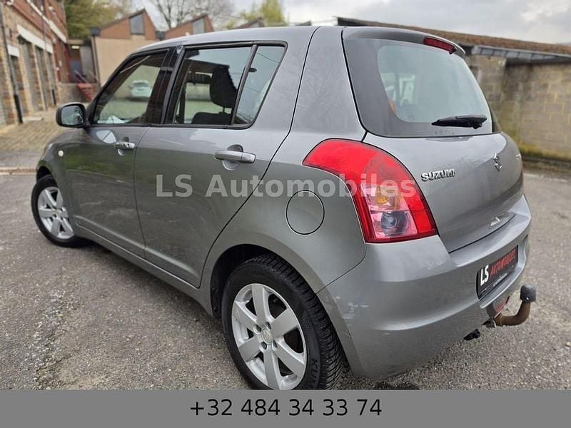 Gebraucht Suzuki Swift 92 PS (67 kW) 2011 Silber Kleinwagen