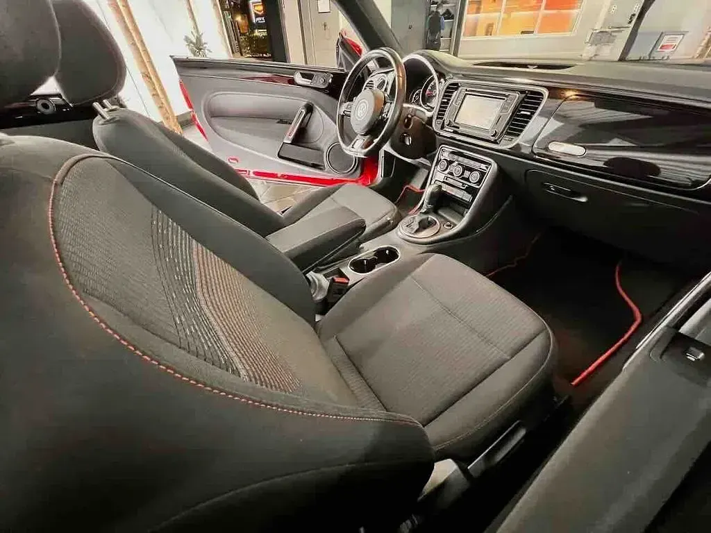 Gebraucht VW Beetle 105 PS (77 kW) 2018 Rot Kleinwagen