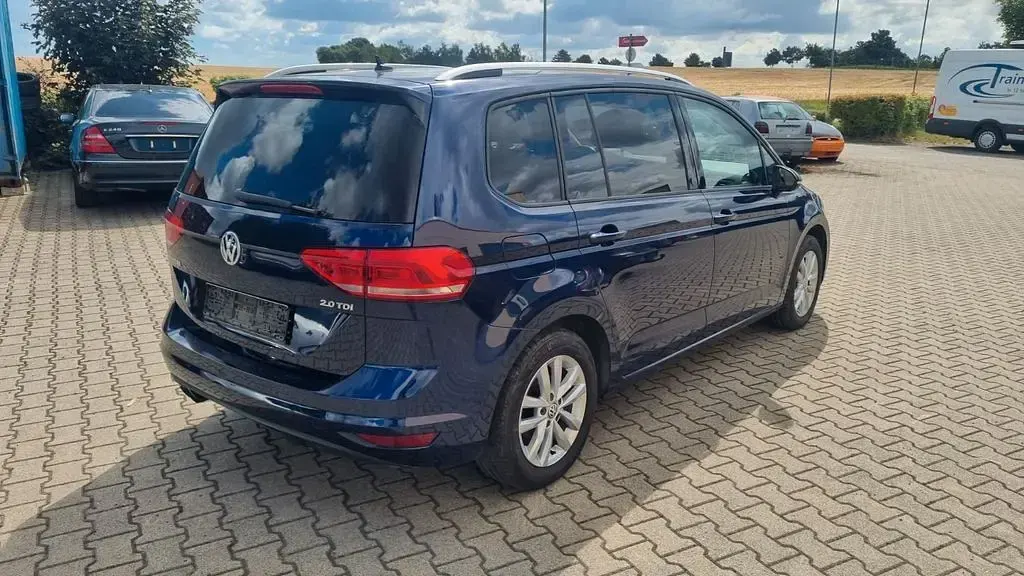 Gebraucht VW Touran Comfortline 150 PS (110 kW) 2016 Blau Van / Kleinbus