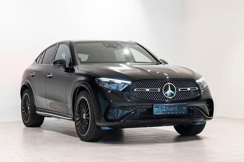 Schwarz Neu 2025 Mercedes GLC300 AMG Line Premium Limousine | 80.325 € - Bild 1/4