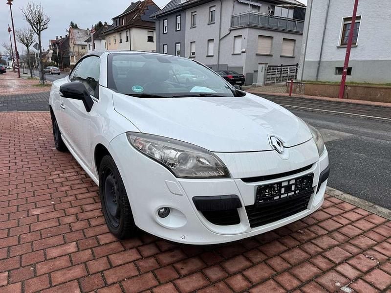 Gebraucht Renault Mégane Cabriolet Luxe 131 PS (96 kW) 2011 Weiss "nacre" Cabrio